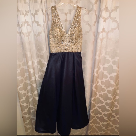 Prom/Formal dress - Picture 3 of 8